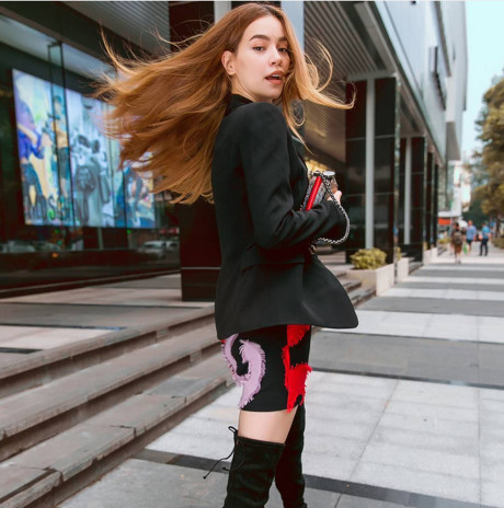 Hà Hồ mê tông đỏ cho thời trang giao mùa - Ảnh 5 Ha Ho me tong do cho thoi trang giao mua - Anh 5