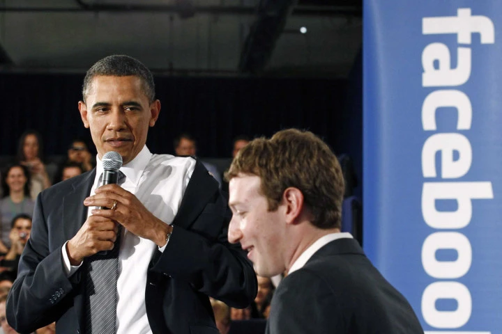 Tổng thống Obama dự một cuộc họp tại trụ sở Facebook năm 2011. Ảnh: Reuters