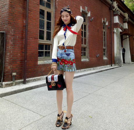 Hà Hồ mê tông đỏ cho thời trang giao mùa - Ảnh 11 Ha Ho me tong do cho thoi trang giao mua - Anh 11
