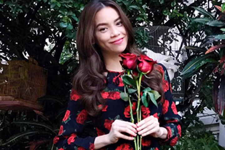 Hà Hồ mê tông đỏ cho thời trang giao mùa