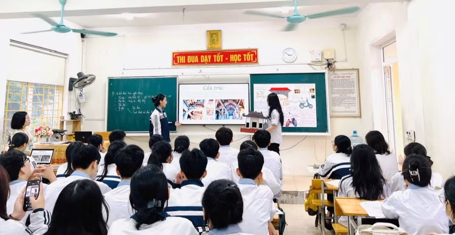 Tiết dạy thực nghiệm SGK chương trình giáo dục địa phương tại Trường THPT Hà Huy Tập, TP Vinh, Nghệ An. Ảnh: Ngọc Sơn