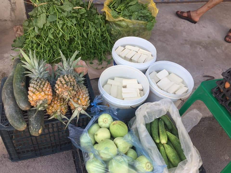 Thực phẩm tuy đơn giản nhưng đầy ắp tình người. Thực phẩm tuy đơn giản nhưng đầy ắp tình người.