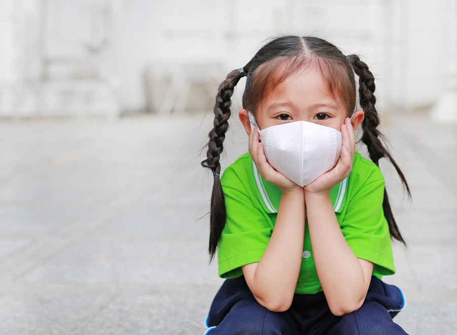 Trẻ em có khả năng thích ứng nhanh chóng với việc giao tiếp qua khẩu trang. Ảnh minh họa.