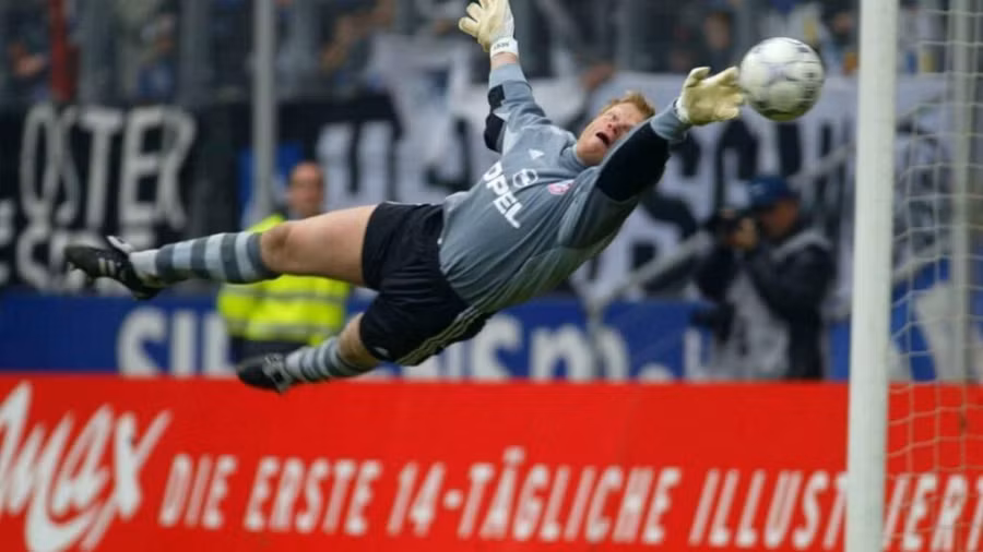 Thủ môn Oliver Kahn vắng mặt trong đề cử của France Football.