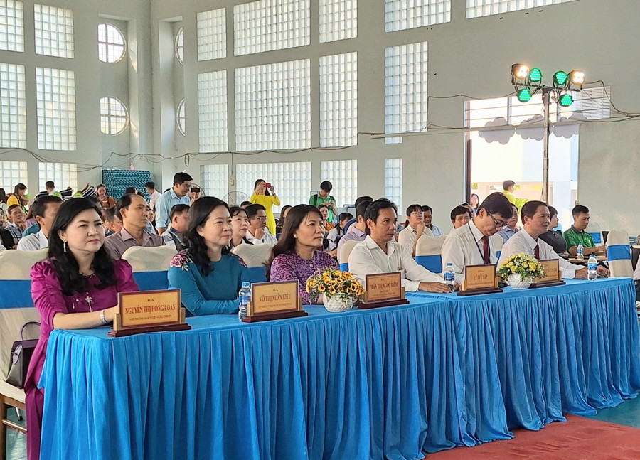 Đại biểu tham dự khai mạc Ngày hội. Đại biểu tham dự khai mạc Ngày hội.