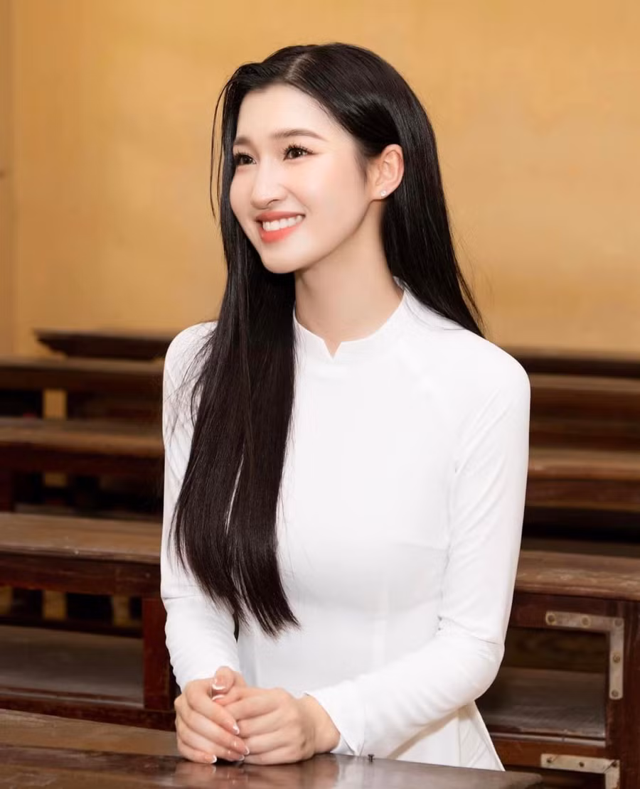 Á hậu Phương Nhi gửi lời chúc các sĩ tử sẽ thi thật tốt và đạt được kết quả như mình mong muốn.