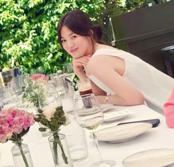 Nhan sắc thật của Song Hye Kyo khiến nhiều người ngỡ ngàng. Nhan sắc thật của Song Hye Kyo khiến nhiều người ngỡ ngàng.