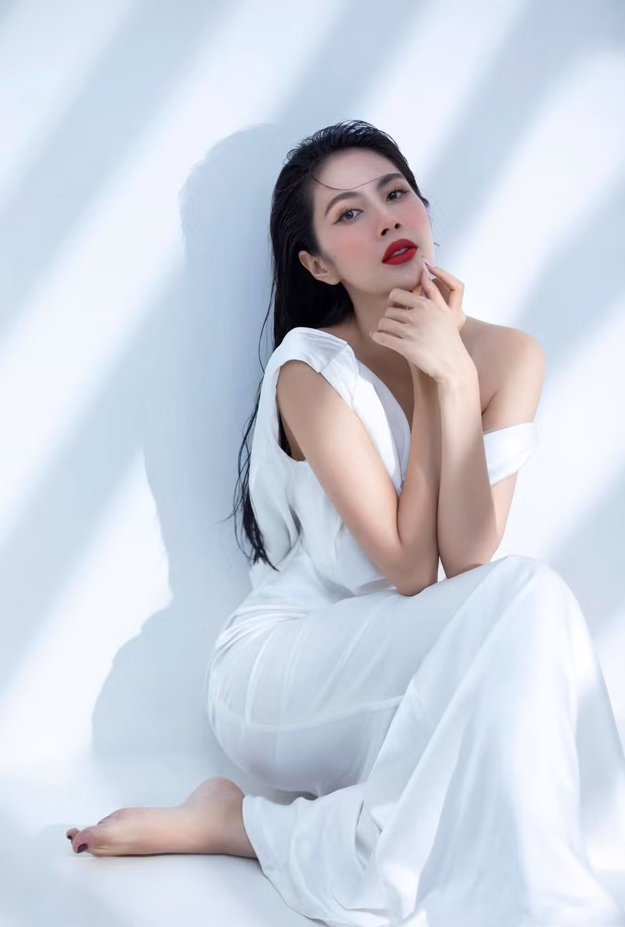 Thủy Tiên khẳng định dù có bị chửi mấy cũng ngẩng cao đầu sống vui vẻ.