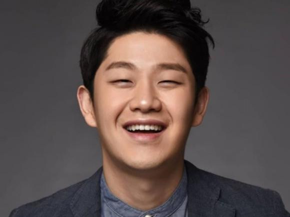 Nam ca sĩ Choi Sung Bong đã qua đời do tự sát. Nam ca sĩ Choi Sung Bong đã qua đời do tự sát.