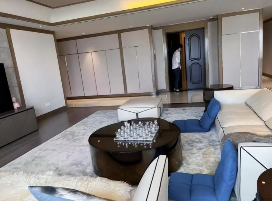 Căn hộ sang trọng của Ngô Diệc Phàm được bán với giá 16,1 triệu USD. Căn hộ sang trọng của Ngô Diệc Phàm được bán với giá 16,1 triệu USD.