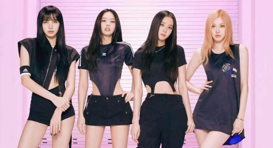 BLACKPINK sẽ trở thành nhóm nhạc nữ K-pop đầu tiên biểu diễn tại sân vận động lớn nhất Việt Nam.