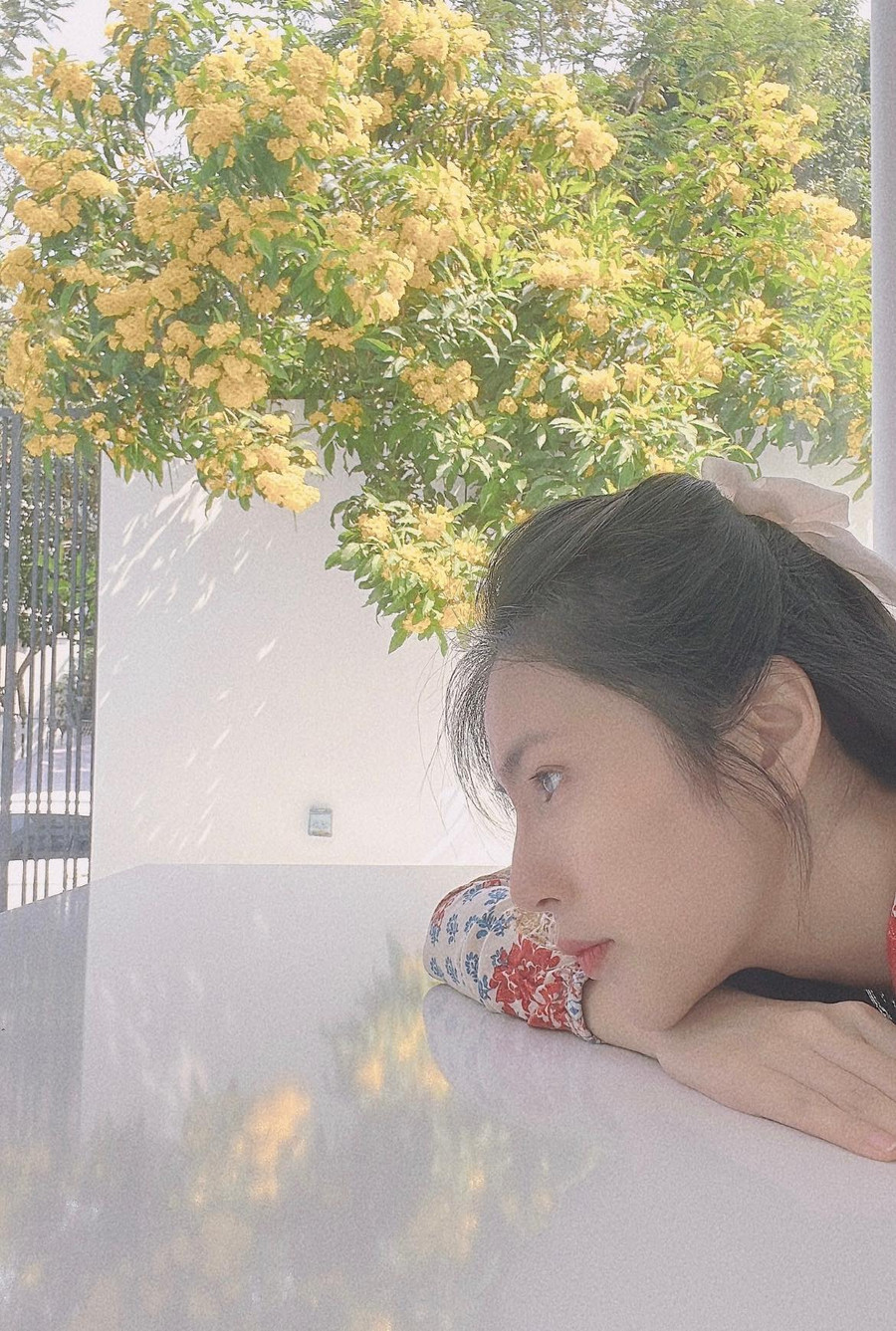 Nữ ca sĩ Thủy Tiên chia sẻ bản thân là người giỏi chịu đựng sự cô đơn, không thích phiền đến ai.