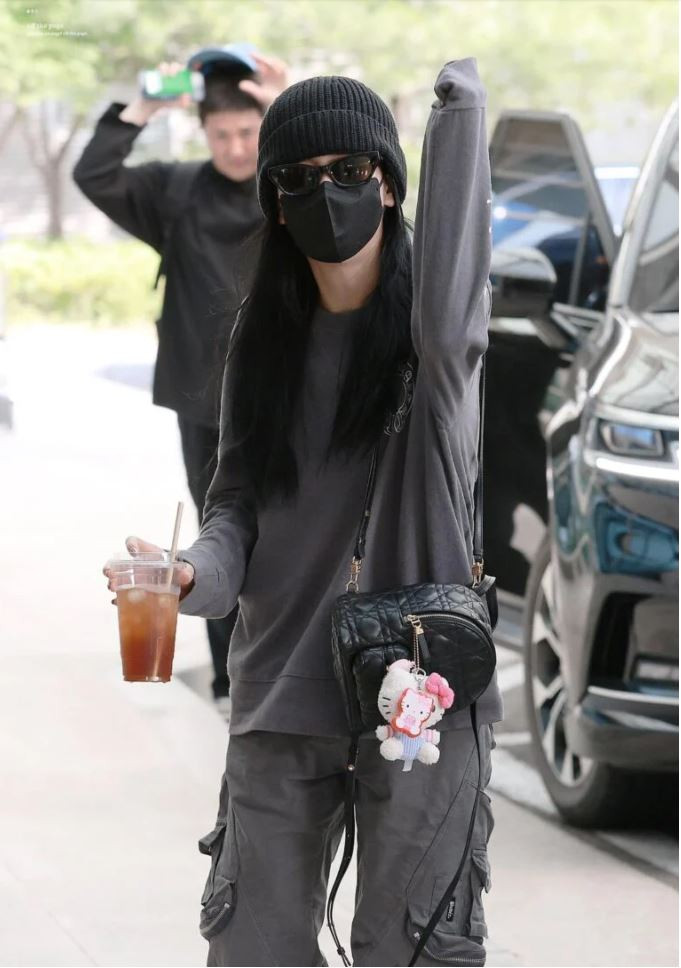 Jisoo (BLACKPINK) đã chiến thắng Covid-19, đang lên đường sang Úc. Jisoo (BLACKPINK) đã chiến thắng Covid-19, đang lên đường sang Úc.