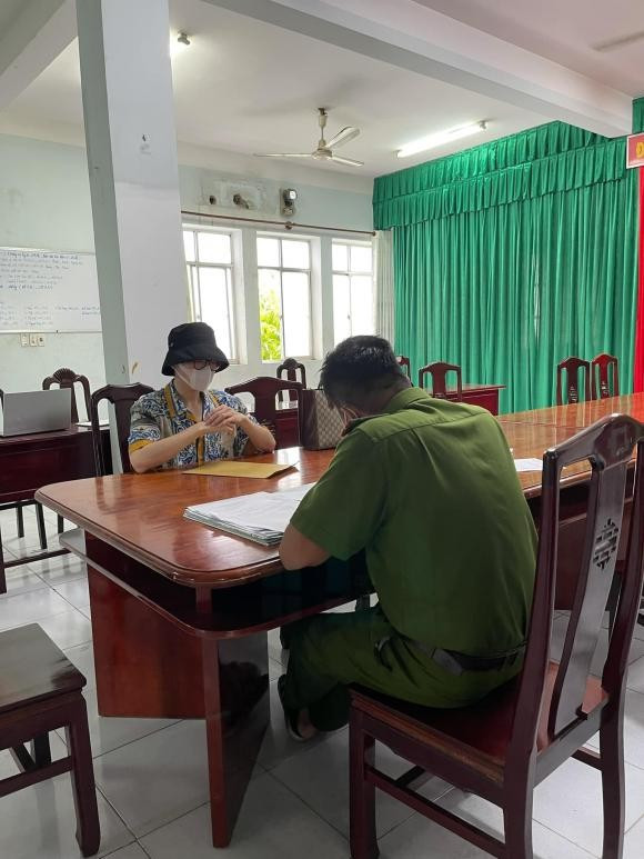 Đức Phúc đã làm việc với cơ quan chức năng với mong muốn sớm tìm ra kẻ lừa đảo. Đức Phúc đã làm việc với cơ quan chức năng với mong muốn sớm tìm ra kẻ lừa đảo.