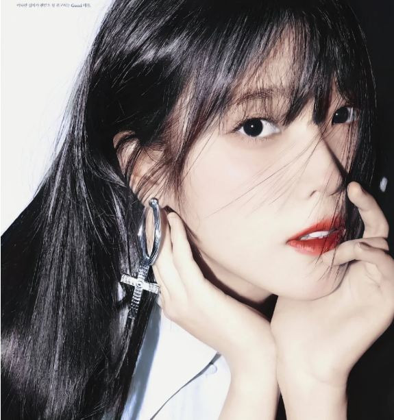 Nữ ca sĩ IU được nhiều người mến mộ bởi tài năng cũng như ngoại hình vô cùng xinh đẹp. Nữ ca sĩ IU được nhiều người mến mộ bởi tài năng cũng như ngoại hình vô cùng xinh đẹp.