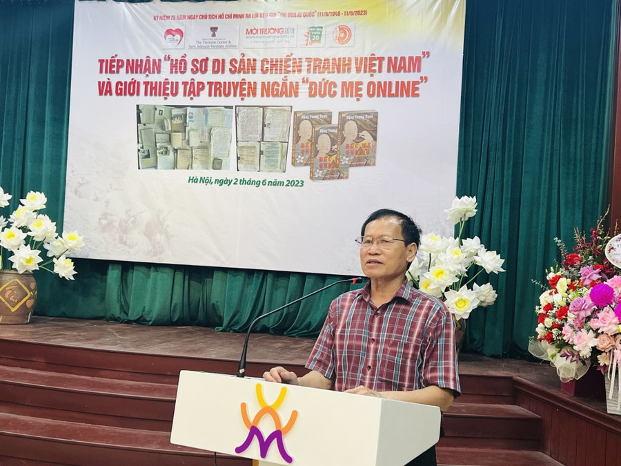 Nhà văn Lê Hoài Nam đánh giá cao những trang văn của nhà văn, nhà báo Đặng Vương Hạnh. Nhà văn Lê Hoài Nam đánh giá cao những trang văn của nhà văn, nhà báo Đặng Vương Hạnh.