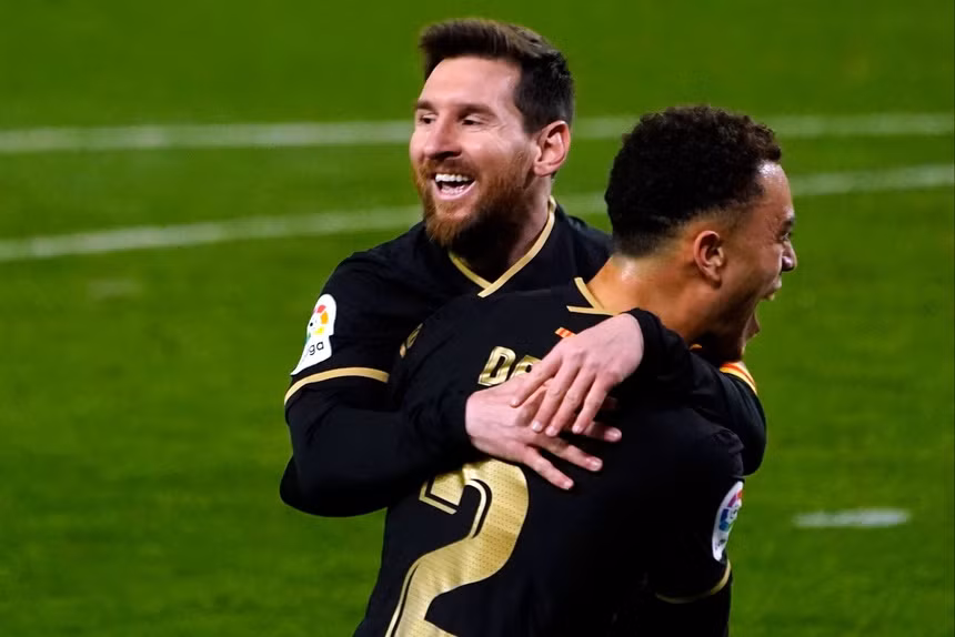 Messi đang hạnh phúc trở lại ở Barca. Ảnh: Reuters.