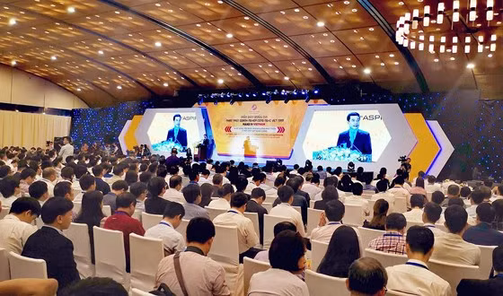 Đông đảo các DNCN, các bộ, ngành tham gia Diễn đàn