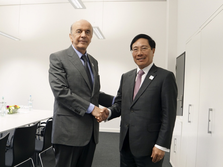 Phó Thủ tướng Phạm Bình Minh gặp Bộ trưởng Ngoại giao Brazil José Serra. Ảnh: Thế giới & Việt Nam