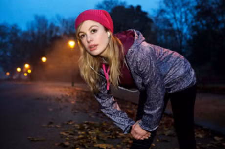 Quan lot trinh triet giup cac co gai tranh bi xam hai tinh duc gay sot - Anh 6