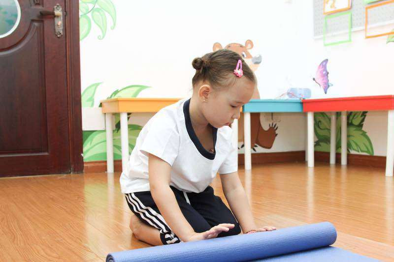 Việc dạy trẻ lên 5 cách dọn dẹp là hoàn toàn bình thường. Ảnh minh họa.