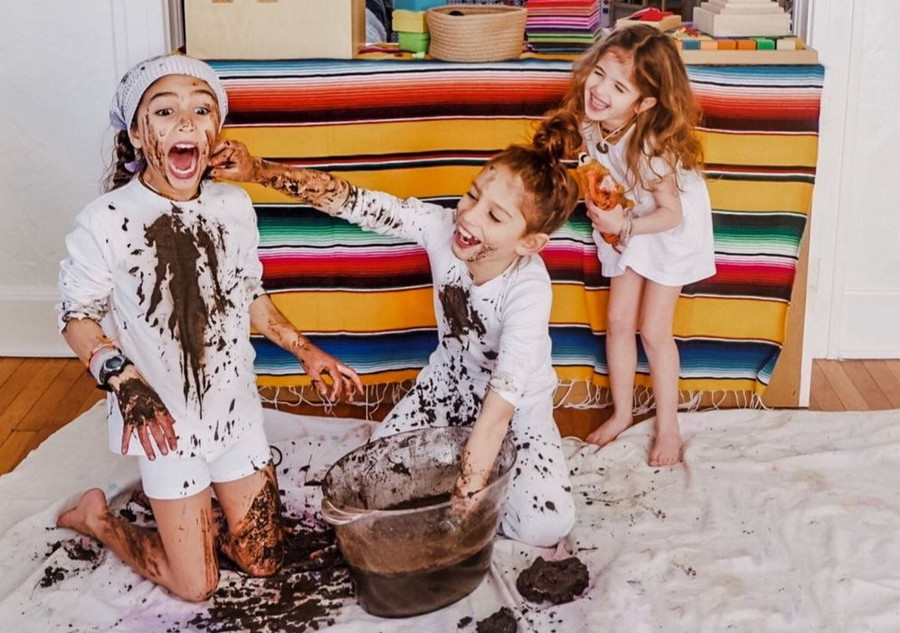 Sau mỗi buổi chơi, trẻ cần có trách nhiệm dọn dẹp. Sau mỗi buổi chơi, trẻ cần có trách nhiệm dọn dẹp.