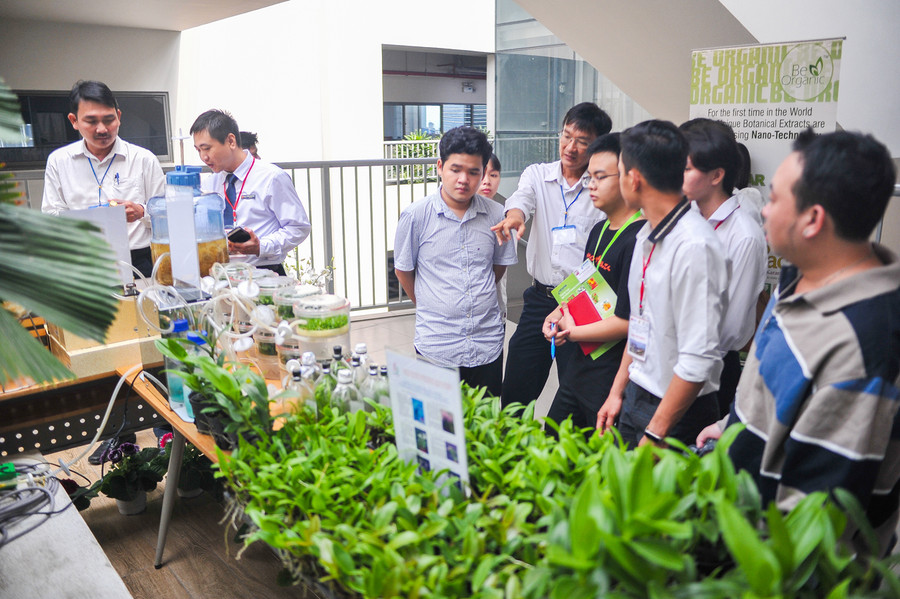 Sinh viên ngành Chế biến lâm sản, Trường ĐH Nông Lâm TPHCM luôn có sẵn vị trí việc làm sau tốt nghiệp. Sinh viên ngành Chế biến lâm sản, Trường ĐH Nông Lâm TPHCM luôn có sẵn vị trí việc làm sau tốt nghiệp.