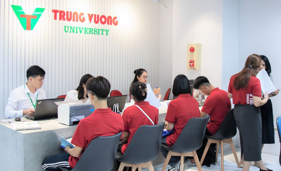 Cán bộ, giảng viên, sinh viên Trường ĐH Trưng Vương. Ảnh: Internet Cán bộ, giảng viên, sinh viên Trường ĐH Trưng Vương. Ảnh: Internet