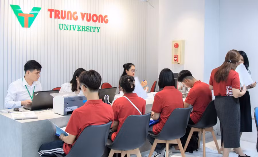 Cán bộ, giảng viên, sinh viên Trường ĐH Trưng Vương. Ảnh: Internet