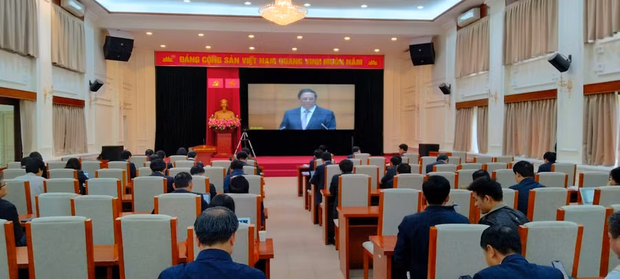 Điểm cầu Bộ GD&amp;ĐT dự Hội nghị toàn quốc nghiên cứu, học tập, quán triệt Nghị quyết Hội nghị lần thứ tám BCH Trung ương Đảng khoá XIII.