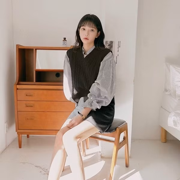 3 cách phối áo gile len đơn giản nhưng xinh vô đối mùa thu này ảnh 9