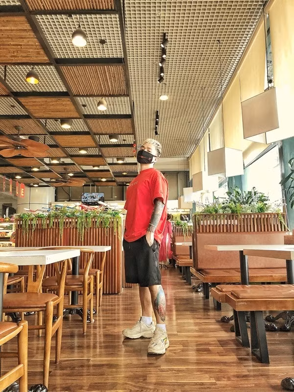 Tới thời trang ấn tượng của HLV Rap Việt "triệu view" Binz ảnh 6