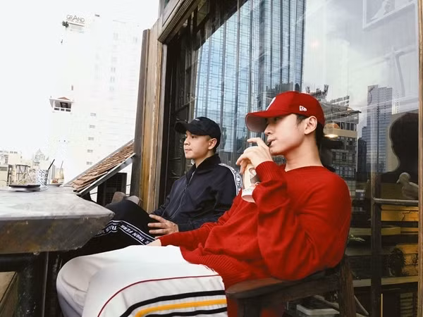 HLV "triệu view" của Rap Việt khoe phong cách thời trang ấn tượng.