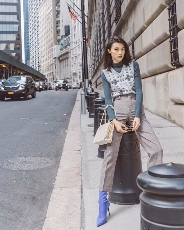 3 cách phối áo gile len đơn giản nhưng xinh vô đối mùa thu này ảnh 3