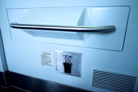 Ben trong doan tau tuyen Cat Linh - Ha Dong - Anh 12