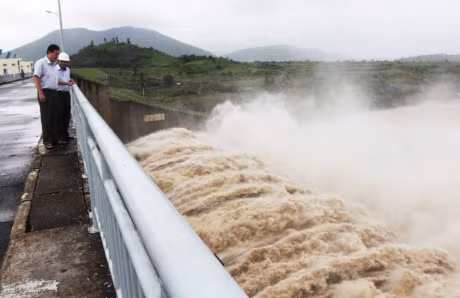 4 hoc sinh Phu Yen chet duoi: Thuy dien xa nuoc bat ngo den 360 m3/s - Anh 3