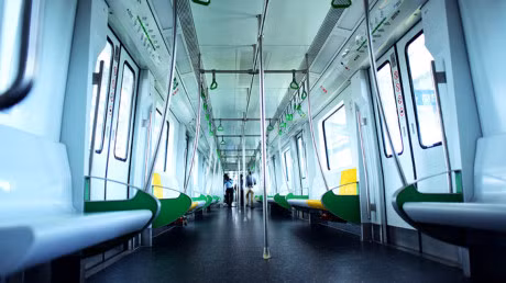 Ben trong doan tau tuyen Cat Linh - Ha Dong - Anh 2