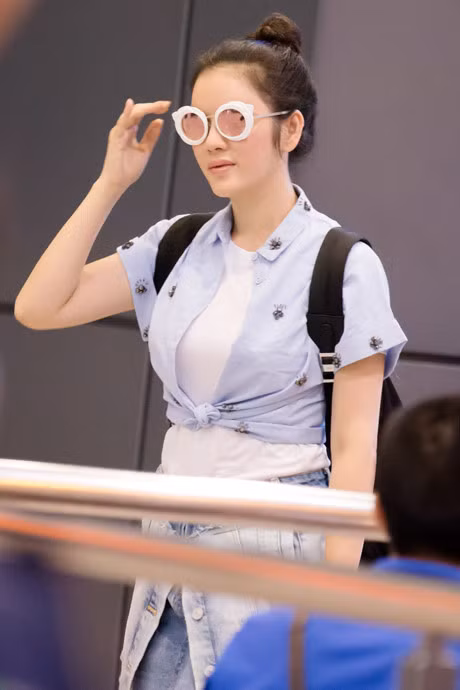 Tro ve tu LHP Cannes, Ly Nha Ky duoc don bang sieu xe 40 ty - Anh 8