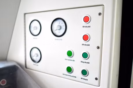 Ben trong doan tau tuyen Cat Linh - Ha Dong - Anh 9