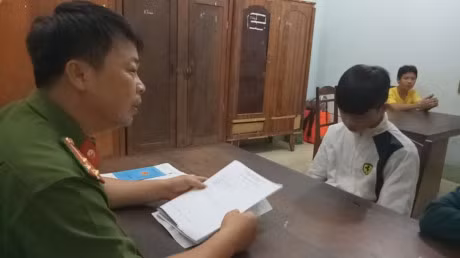 Dak Lak: Ru nhau di nem da xe khach, 3 thieu nien bi bat giu - Anh 3