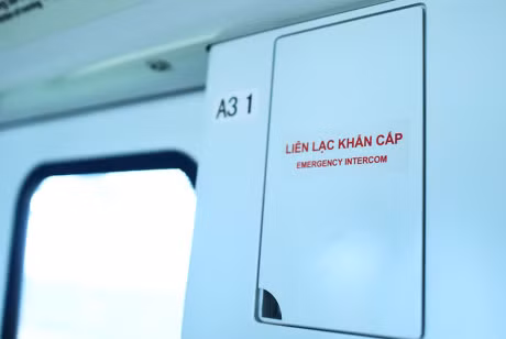 Ben trong doan tau tuyen Cat Linh - Ha Dong - Anh 11