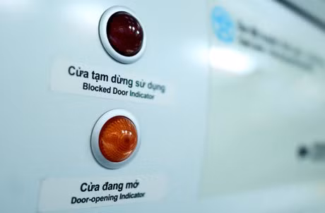 Ben trong doan tau tuyen Cat Linh - Ha Dong - Anh 10