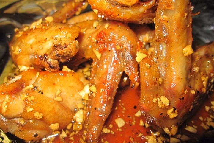 Mâm cơm chiều ngon bổ dưỡng cho 5 người chỉ 56.000 đồng