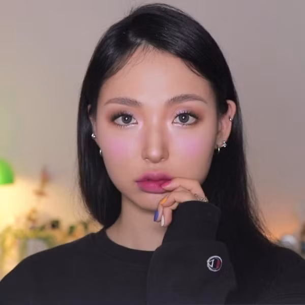 Những cách trang điểm mắt nổi bật, giúp nàng đẹp hút hồn dù đeo khẩu trang suốt mùa dịch Coron