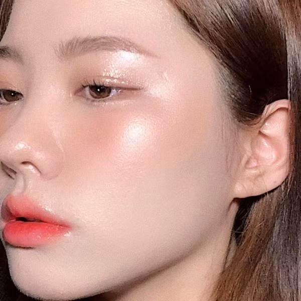 Những cách trang điểm mắt nổi bật, giúp nàng đẹp hút hồn dù đeo khẩu trang suốt mùa dịch Coron