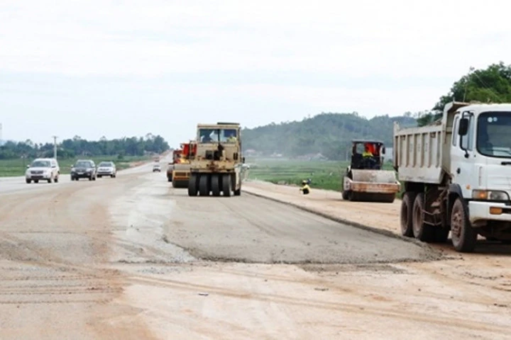 Nứt đường cao tốc Đà Nẵng – Quảng Ngãi, chủ đầu tư nói gì?