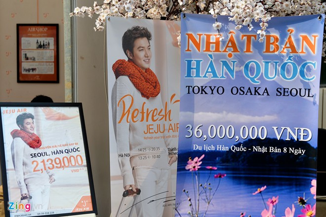 Jeju Air mới khai thác đường bay tại Việt Nam cũng đưa ra mức giá khá rẻ, chỉ với hơn 2 triệu đồng chặng một chiều thay vì từ 300-400 USD khứ hồi ngày thường. Ngoài ra, tour du lịch trọn gói xuyên hai quốc gia Nhật Bản và Hàn Quốc chỉ còn 36 triệu đồng cho 8 ngày, thay vì thông thường khoảng 30 triệu đồng cho một chuyến 5 ngày 4 đêm tới chỉ riêng xứ sở hoa anh đào. Người đẹp chuyển giới Thái Lan trong hội chợ du lịch Hà Nội