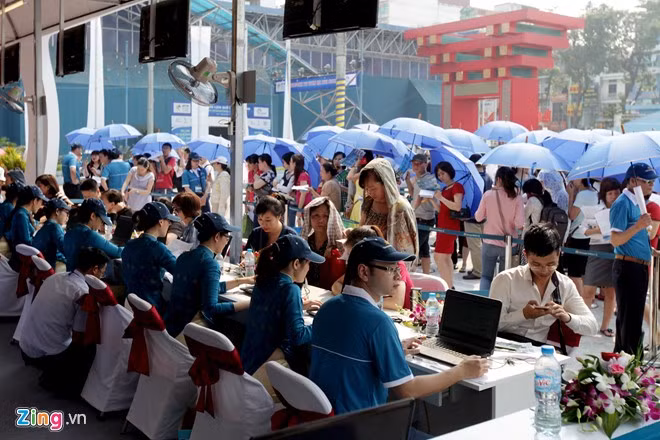 Người đẹp chuyển giới Thái Lan trong hội chợ du lịch Hà Nội