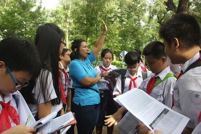 Học sinh tham gia học tập tại Thảo Cầm Viên.