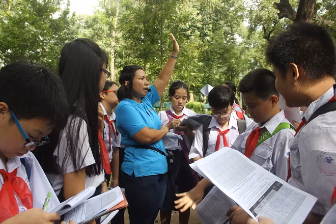 Học sinh tham gia học tập tại Thảo Cầm Viên.